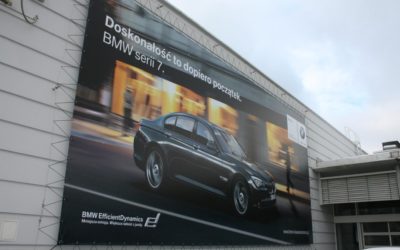 Banery reklamowe zewnętrzne i neony LED: Skuteczność i Zalety w Wyraźnym Przedstawianiu Twojej Marki